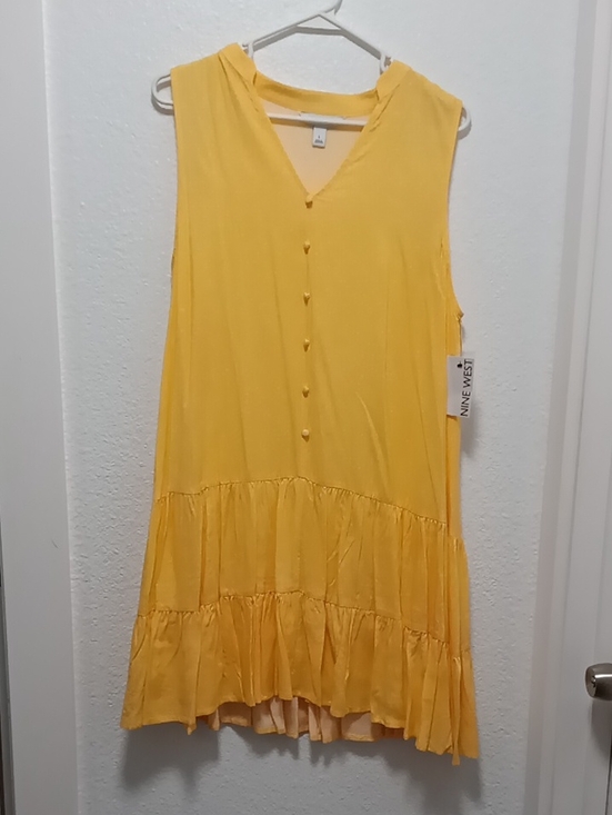 Nine West Dresses & Skirts - Nine West Knee Length Sunflower Sleeveless Tiered V-Neck Dress